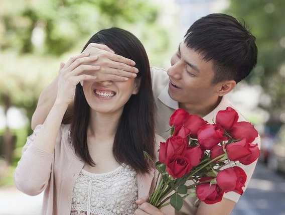 男子网上揭露妻子与他人结婚背后的真相与婚姻反思