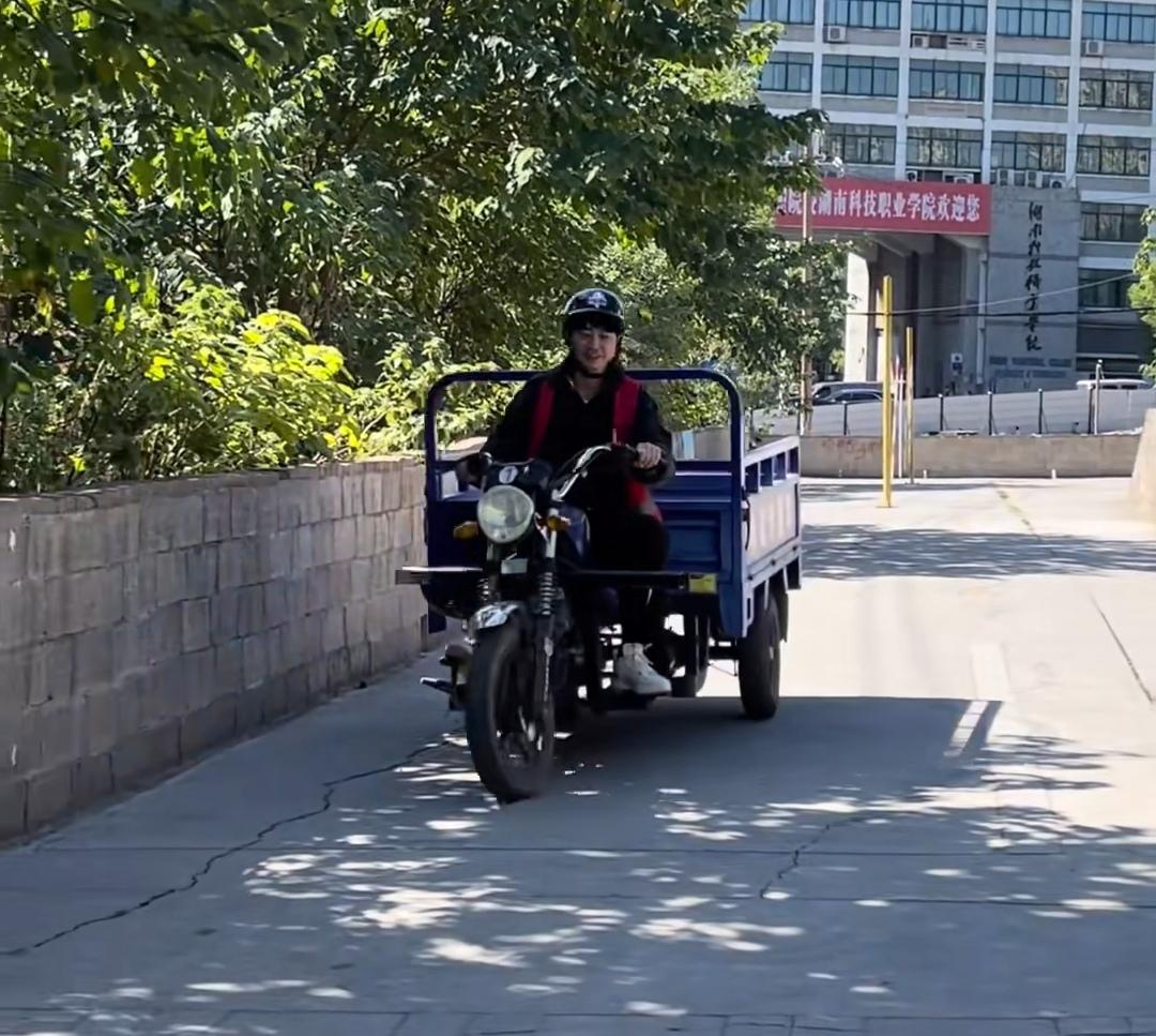 曾毅回益阳考摩托车驾照，三轮驾照之旅