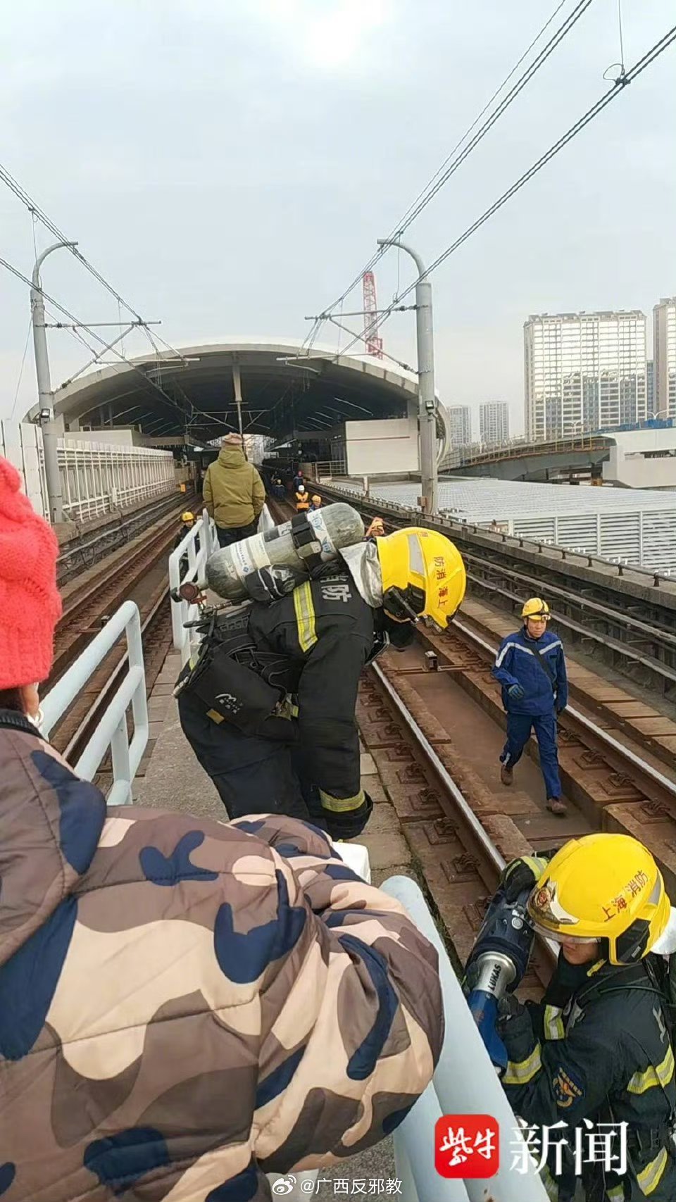 上海地铁事故惊魂，乘客误判脱轨经历