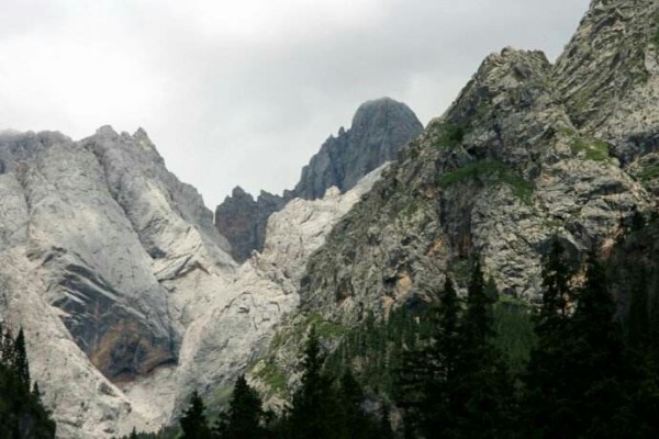 秦岭最高峰探索，揭秘神秘之巅的壮丽景色与探险之旅