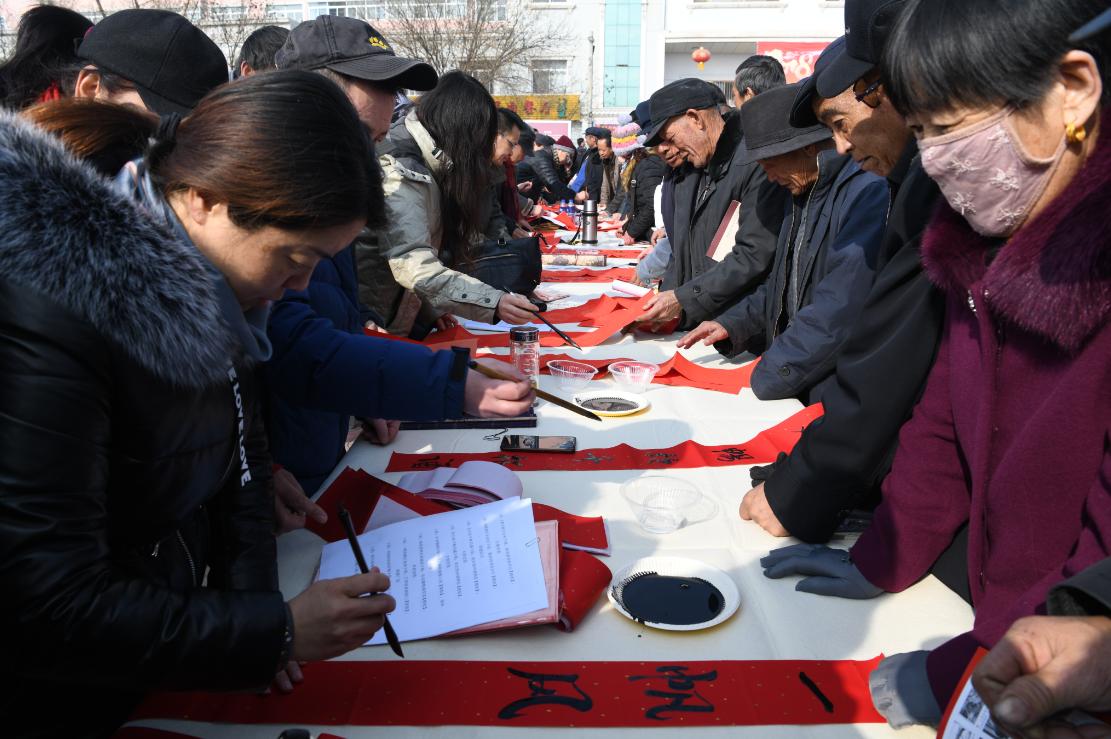 深圳地铁站白头春联，纪念抗日英雄，传承特殊春节习俗