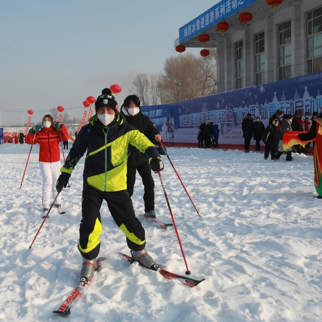 冰雪运动普及化，走进寻常百姓家