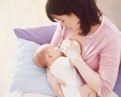 女子晒娃遭取消哺乳假引发争议，职场妈妈的权益挑战与反思